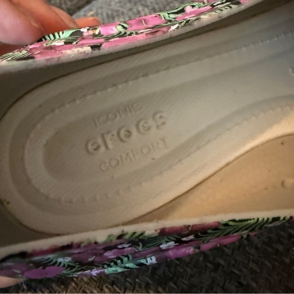 Like New Crocs Citilane Roka Graphic Slip-Ons in Floral - Picture 7 of 9